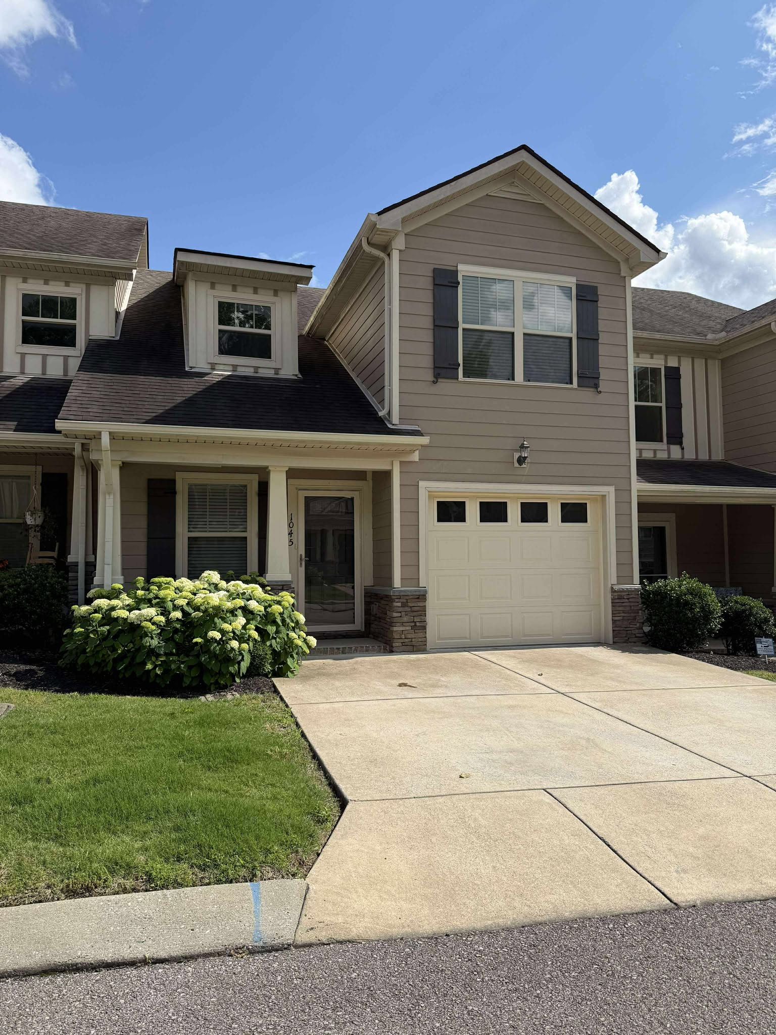 1045 Neeleys Bend